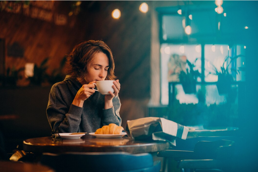 Café, Preparo de Café, Tutorial, Vídeo, Casa, Dicas, Barista, Grãos, Moagem, Extração, Método, Degustação, Aroma, Sabor, Frescor, Armazenamento, Bebida, Espresso, Prensa Francesa, Cafeteira, Latte, Cappuccino, Espresso, Macchiato, Café da Manhã, Café da Tarde, Cafeteria, Apreciar, Saboroso